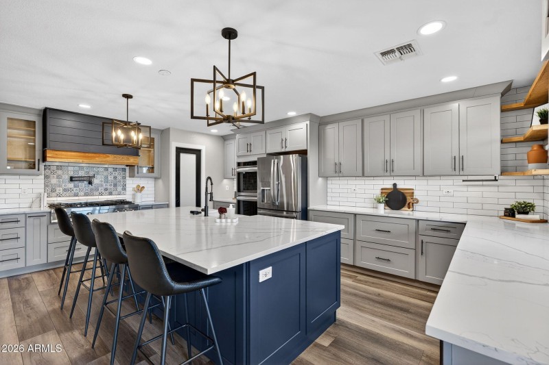 14-web-or-mls-40Davis Way