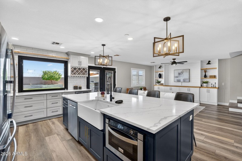 16-web-or-mls-43Davis Way