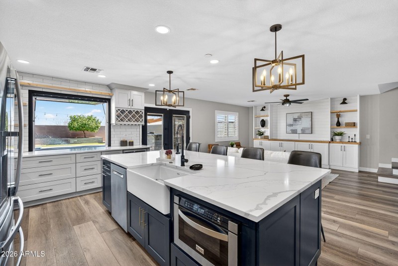 17-web-or-mls-44Davis Way