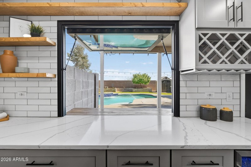 18-web-or-mls-45Davis Way