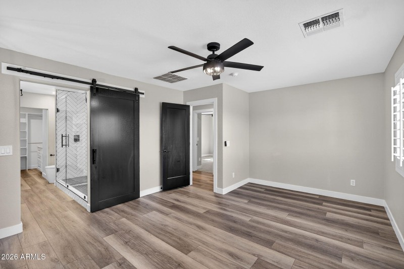 23-web-or-mls-63Davis Way