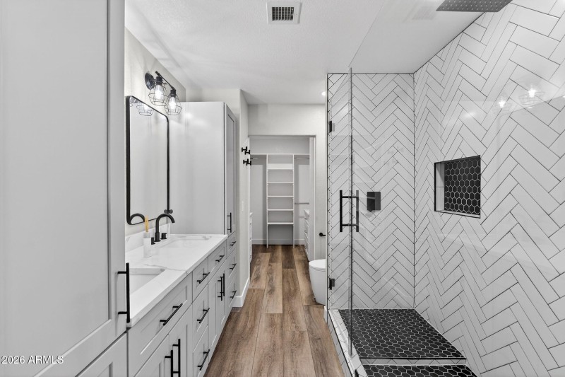 27-web-or-mls-67Davis Way