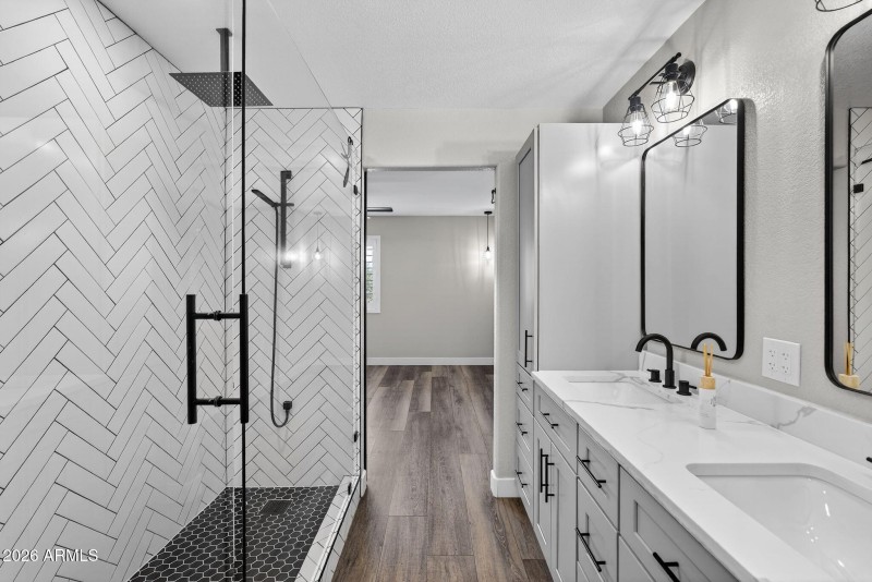 28-web-or-mls-68Davis Way