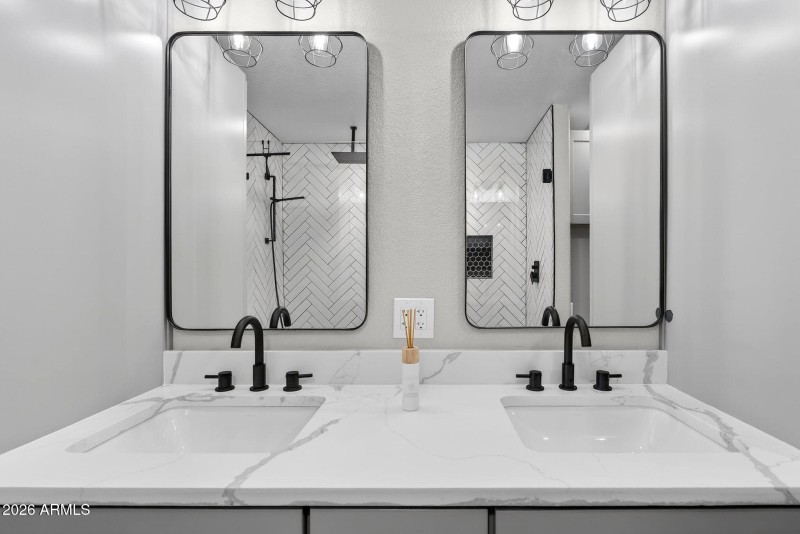 29-web-or-mls-69Davis Way