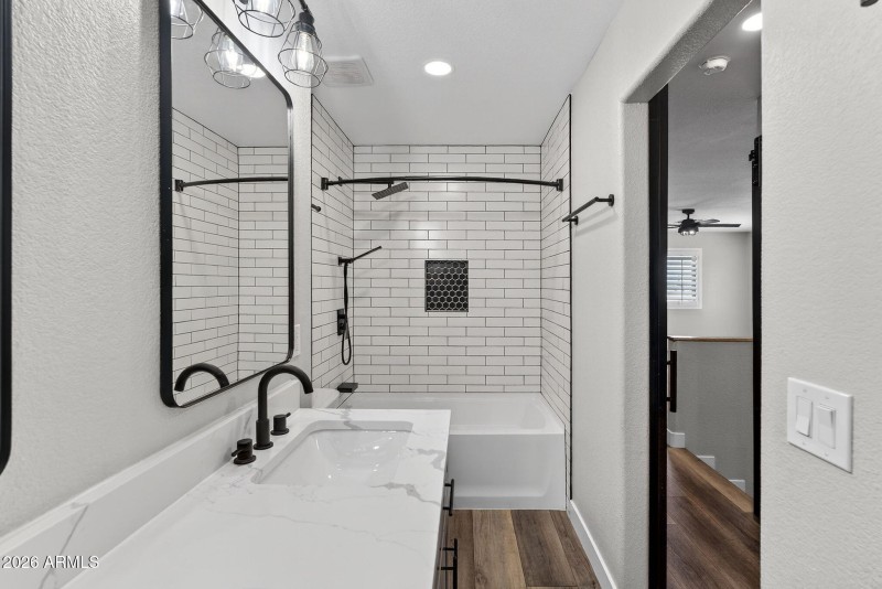 32-web-or-mls-73Davis Way