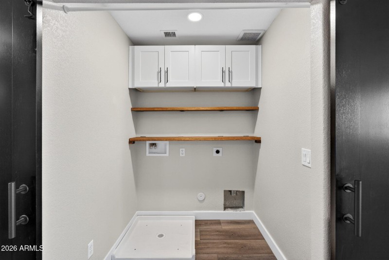 45-web-or-mls-55Davis Way