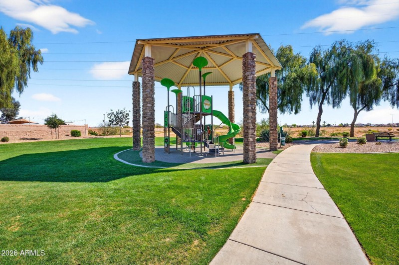 68-web-or-mls-22Davis Way