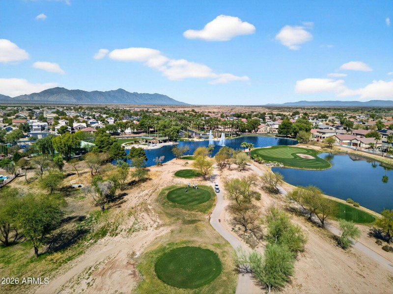 75-web-or-mls-05Davis Way