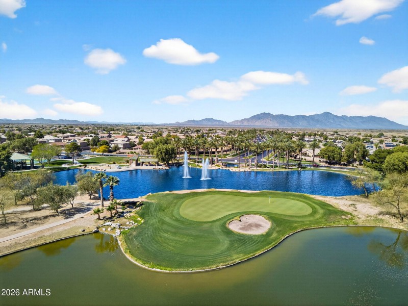 76-web-or-mls-06Davis Way