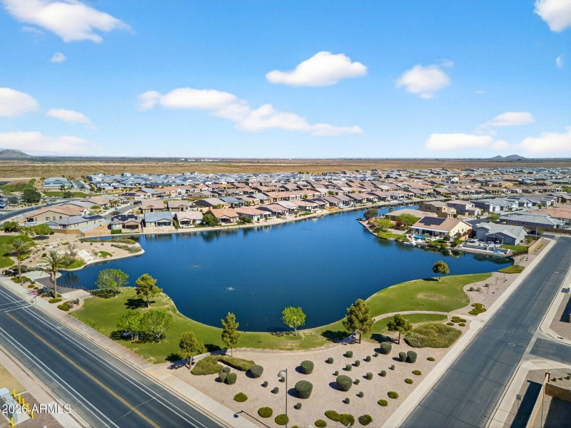 77-web-or-mls-09Davis Way