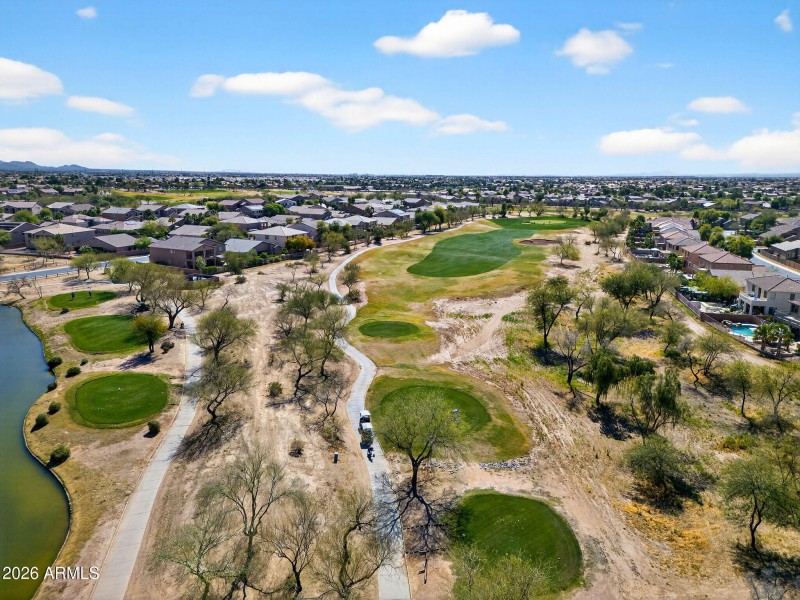 80-web-or-mls-03Davis Way