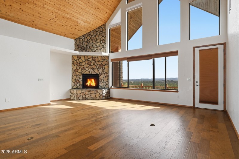 19_nkn_6108_with_fire