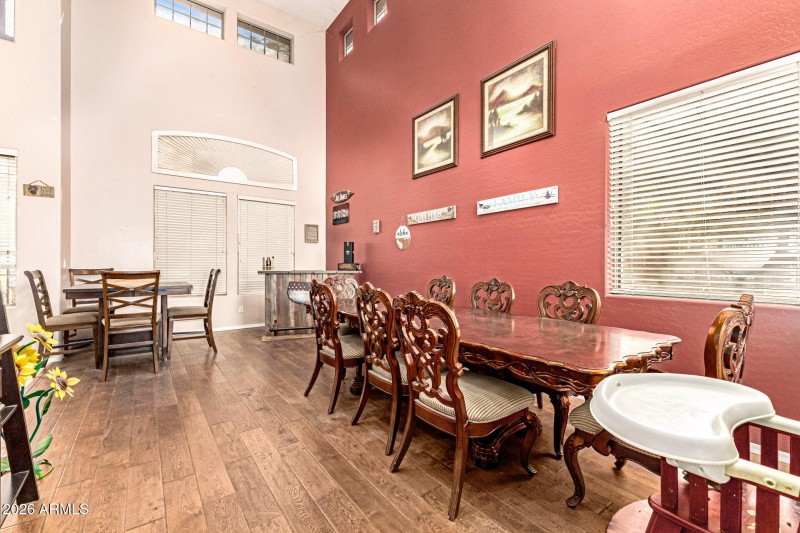 Formal Dinning/ Vaulted Ceilings