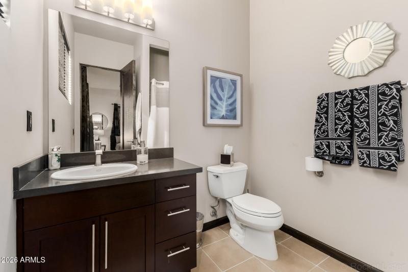ENSUITE BATH W/ TILE SHOWER