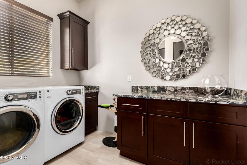 DESIGNER LAUNDRY ROOM