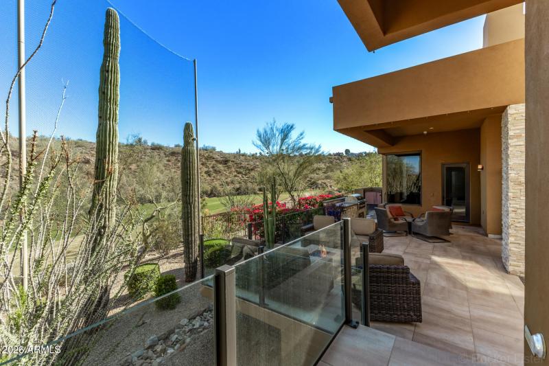 OUTDOOR EXPERIENCE & GLASS VIEWS