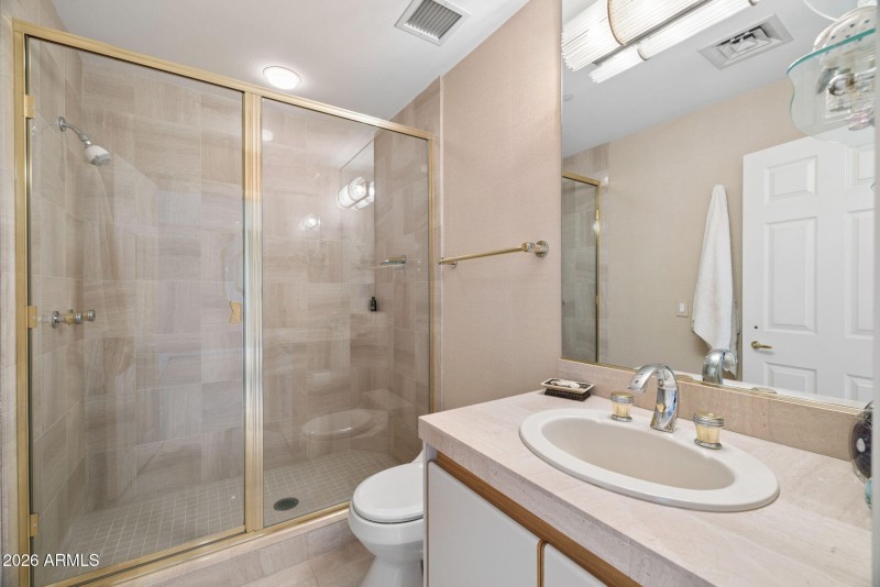 7-web-or-mls-1040-e-osborn-rd-803