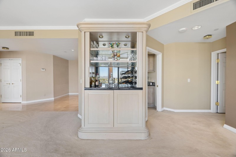 13-web-or-mls-1040-e-osborn-rd-803