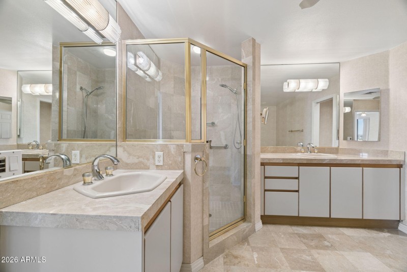 16-web-or-mls-1040-e-osborn-rd-803