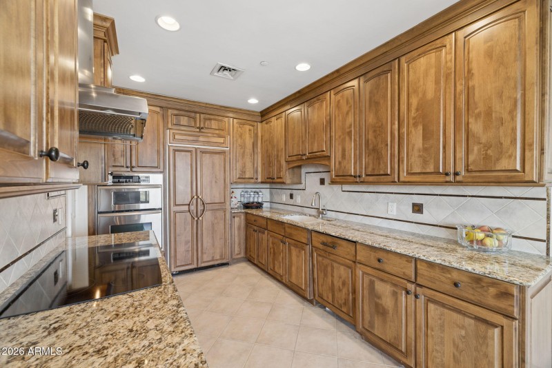 29-web-or-mls-1040-e-osborn-rd-803