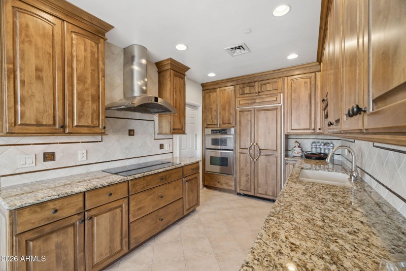 30-web-or-mls-1040-e-osborn-rd-803