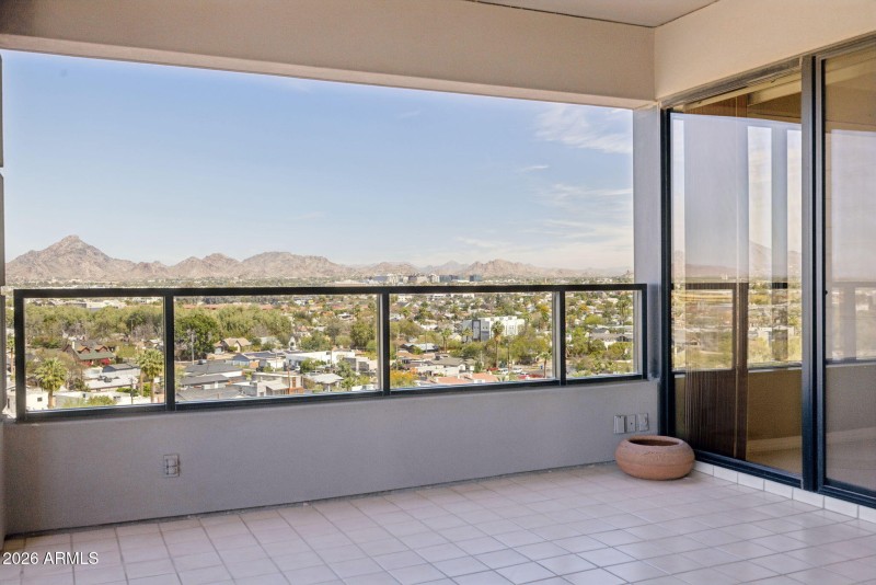 37-web-or-mls-1040-e-osborn-rd-803