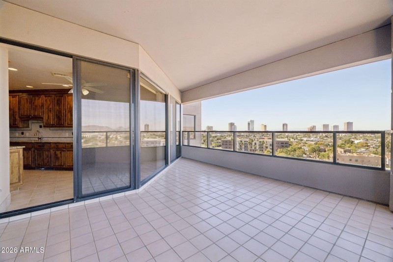 38-web-or-mls-1040-e-osborn-rd-803