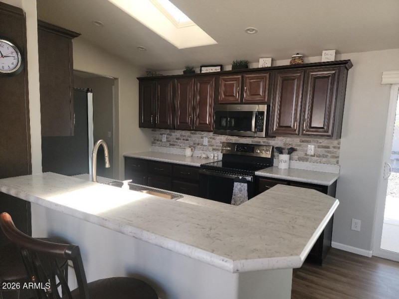 3727 kitchen breakfast counter