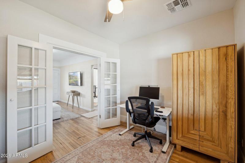 17-web-or-mls-2218-n-21st-pl