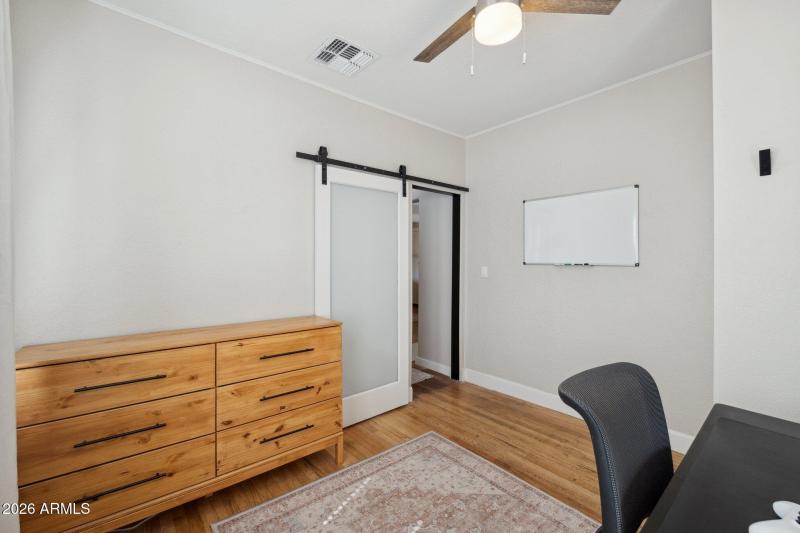 19-web-or-mls-2218-n-21st-pl