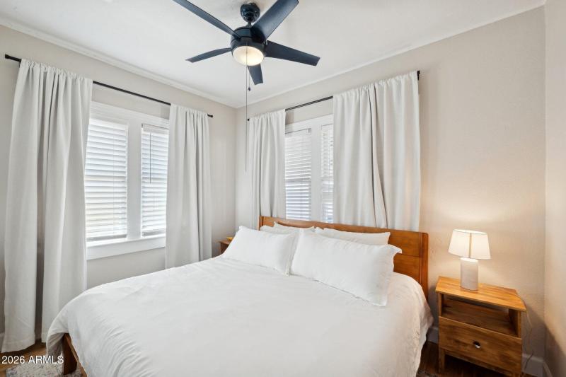 21-web-or-mls-2218-n-21st-pl