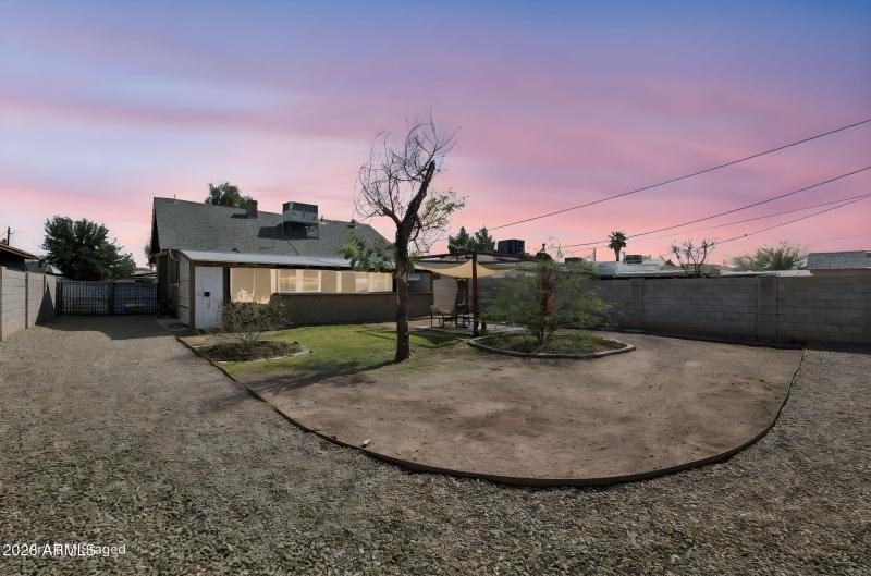 28-web-or-mls-2218-n-21st-pl