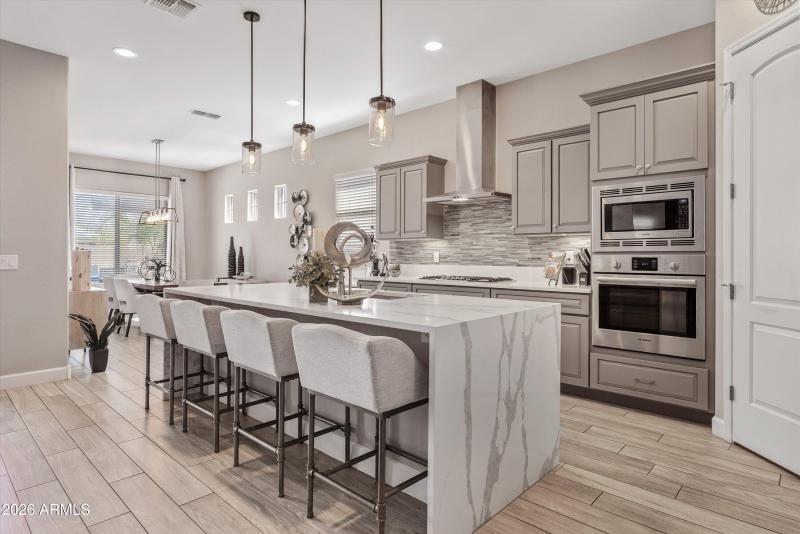 Quartz waterfall edge