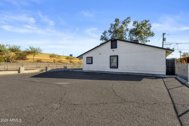 8-web-or-mls-1121-north-25th-pl-unit-1