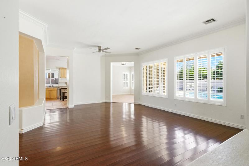 4_1645 e orangewood st-4