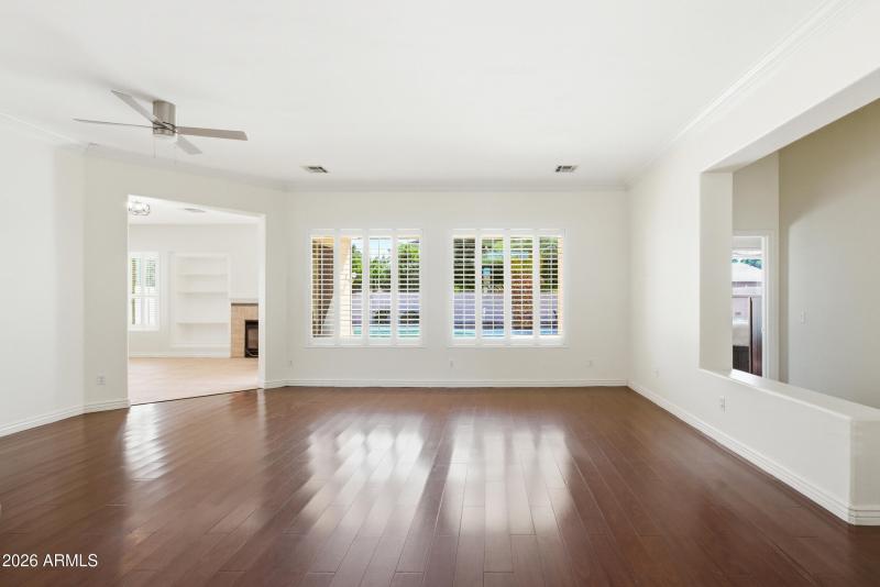 5_1645 e orangewood st-5