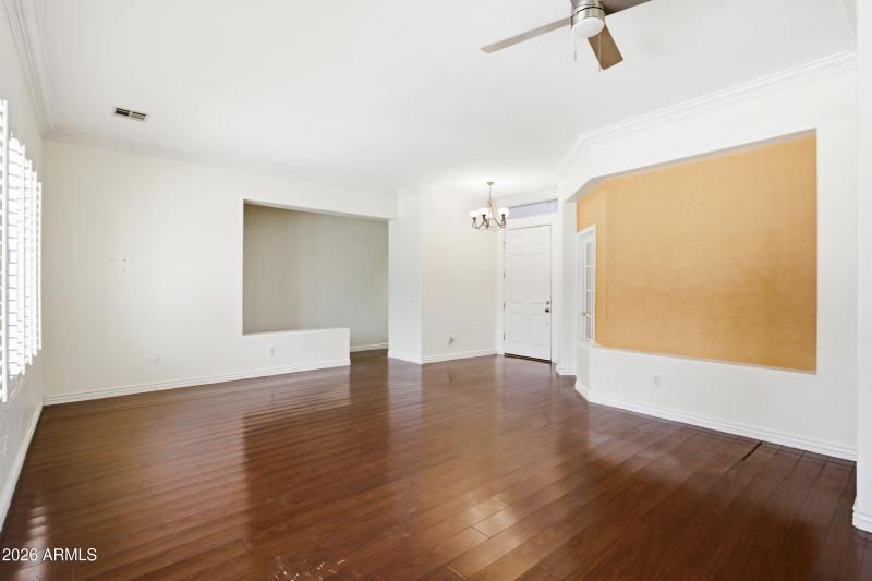 7_1645 e orangewood st-7