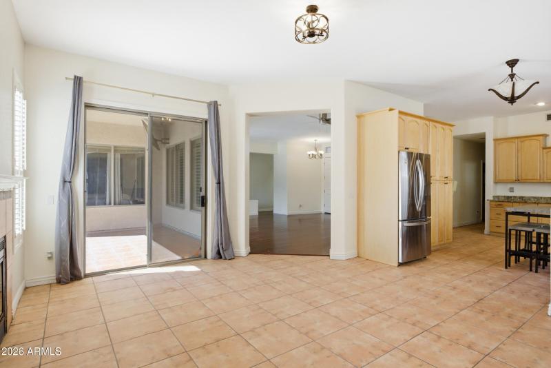 9_1645 e orangewood st-9