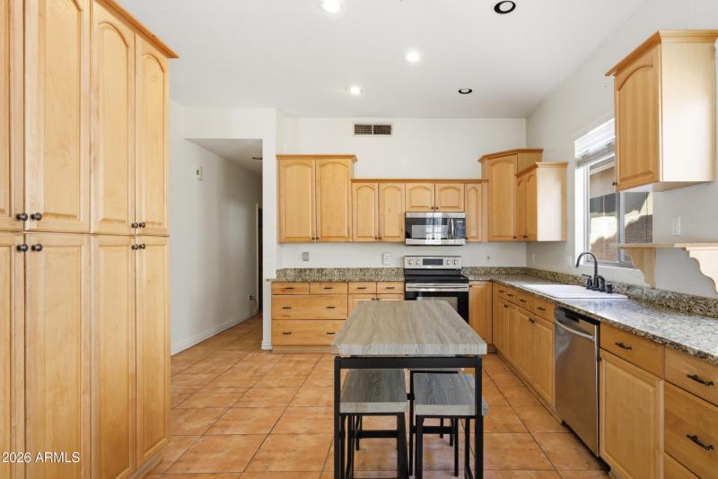 10_1645 e orangewood st-10