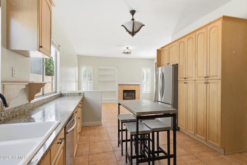 12_1645 e orangewood st-12