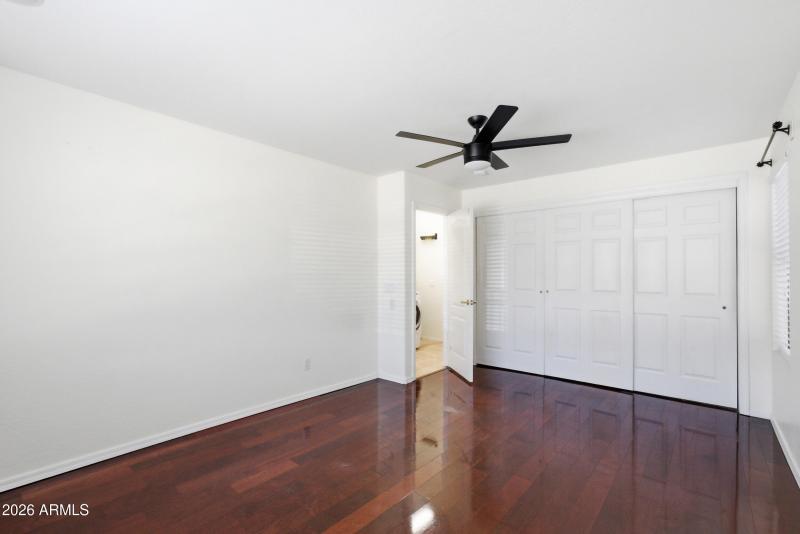 28_1645 e orangewood st-28