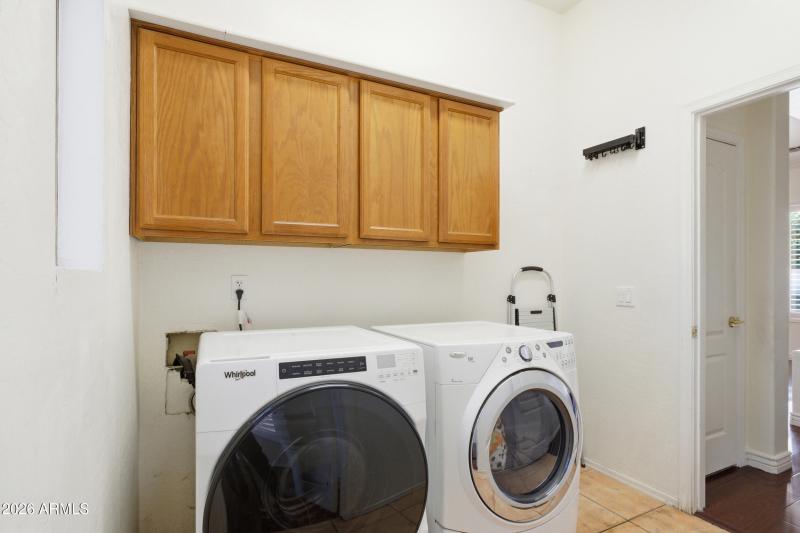 29_1645 e orangewood st-29