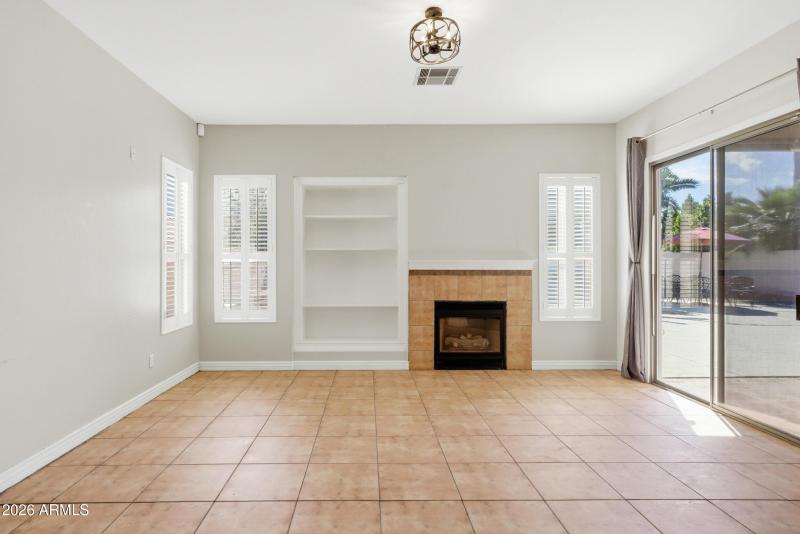 32_1645 e orangewood st-32