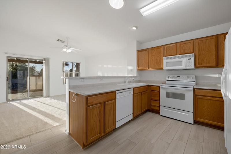 Kitchen family room combo
