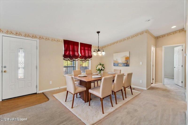 09-Dining Area Virtually Staged