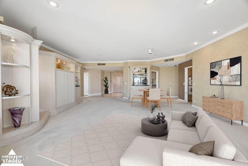 6-web-or-mls-1040-e-osborn-rd-803