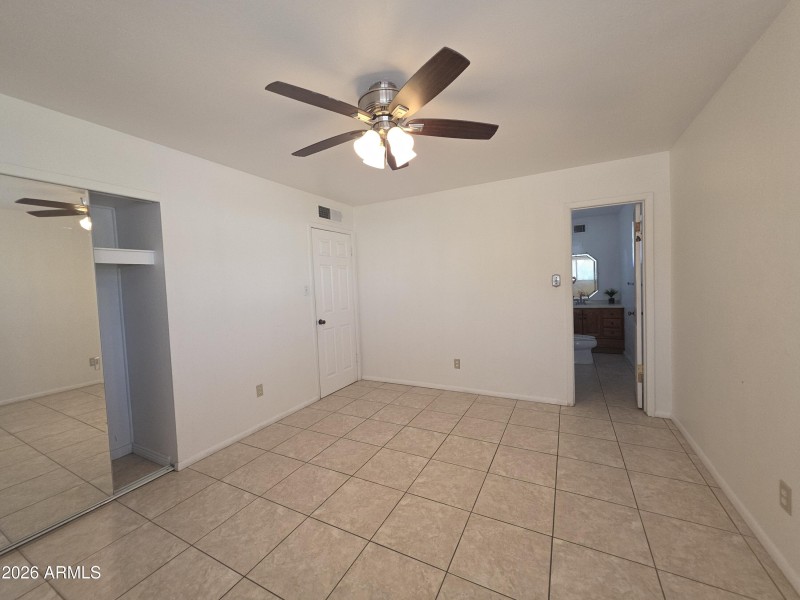 PRIMARY BEDROOM-Entrance