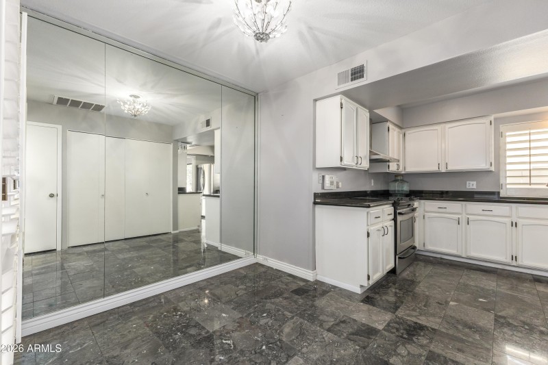 unstaged kitchen & breakfast nook