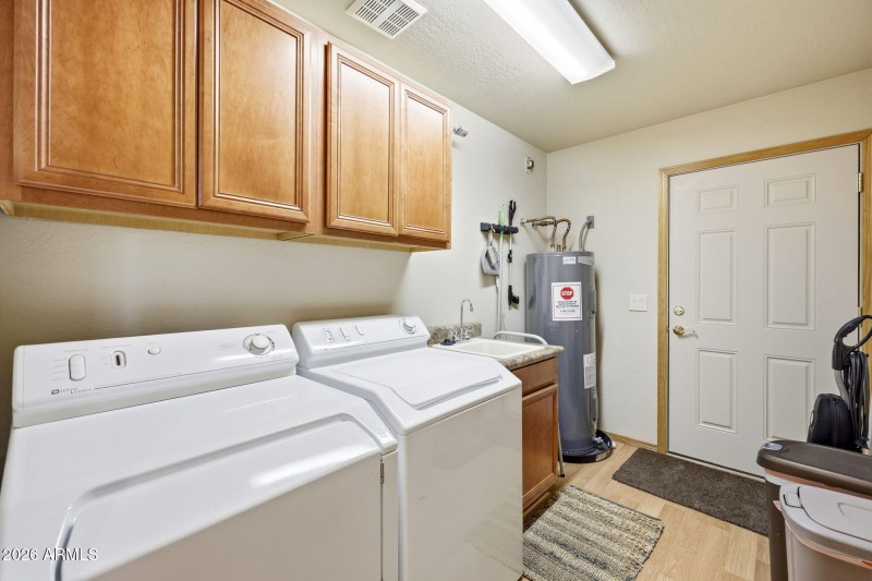 3437RiataRd-HeberOvergaard-AZ-23