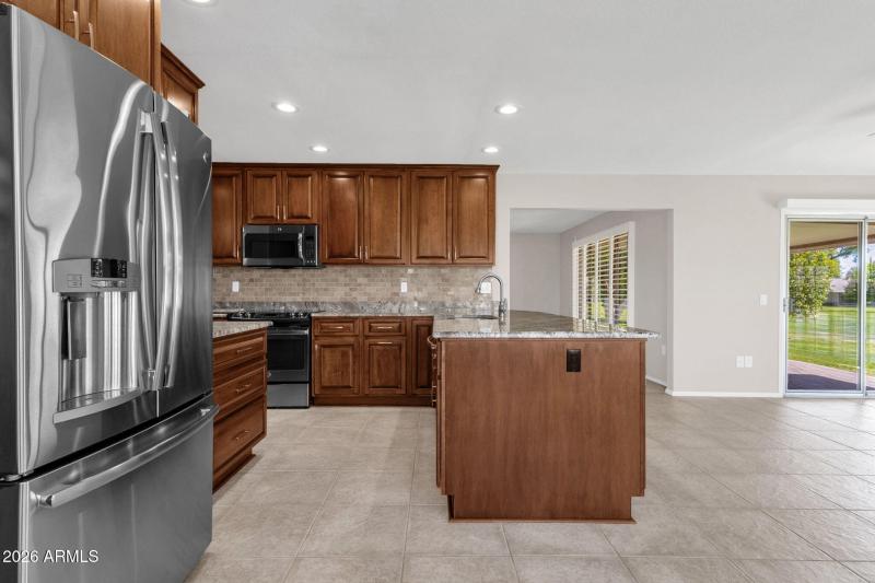 13-web-or-mls-19041-n-lakeforest-dr